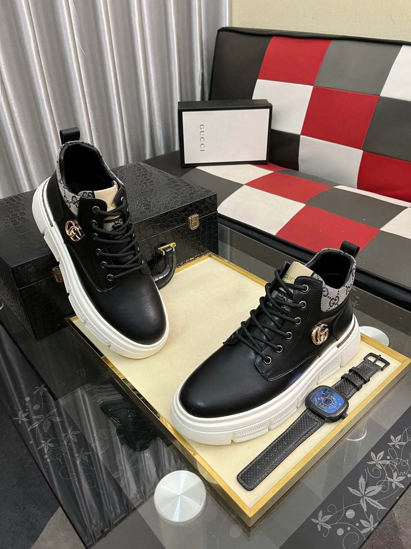 Men's shoes💰440⌚️⌚️[GUCCI] Gucci men's casual shoes are absolutely popular🔥The ultimate matching item for trendy men! The charm of super texture is irresistible, the main recommendation, the flower leather color is bright! The upper is made of high-quality cowhide + breathable fabric, sheepskin feet, wear-resistant rubber sole, noble and elegant! Extremely comfortable🎁🎁You can be as handsome as you want💪 38-442️⃣colors available